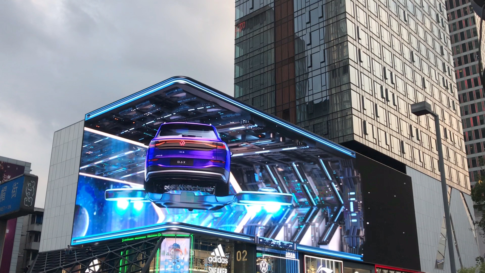 1739956871525598.jpg 太古里裸眼3D3.jpg